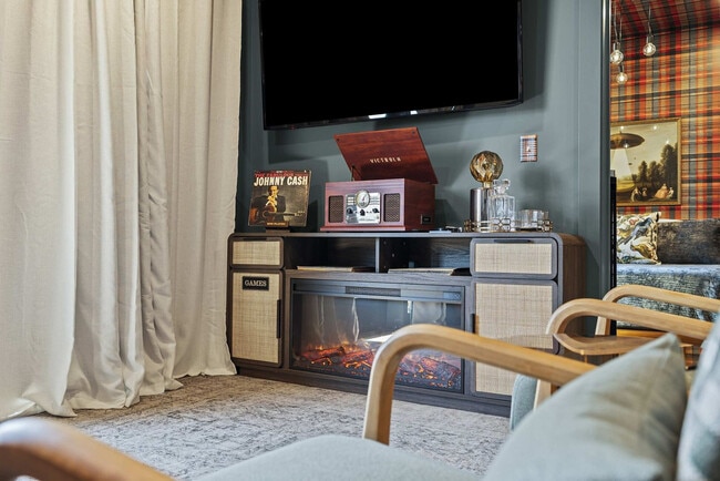 Building Photo - 245 Hermitage Ave