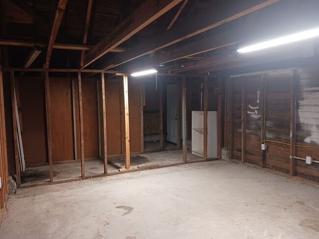 Building Photo - 305 Old Point Ave