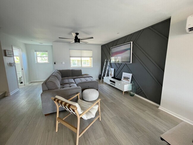 Building Photo - Fully Furnished 3 Bedroom/2.5 Bath Kahoma ...