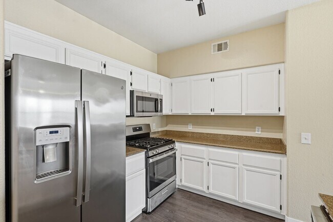 Building Photo - Americana Property Mgmt - Luxury condo 1b - 1b near Summerlin