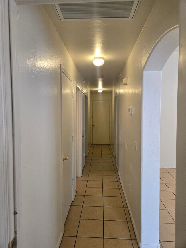 Building Photo - Coming Soon! A cozy 3 bed, 2 bath, located in El Mirage (Available 05/15/26)