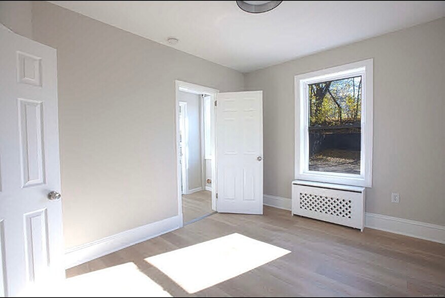 Building Photo - 31 Florence St