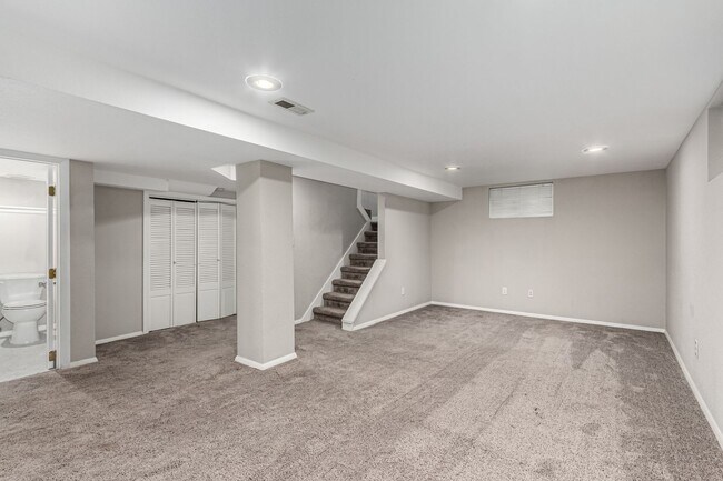 Building Photo - 1463L Dahlia St