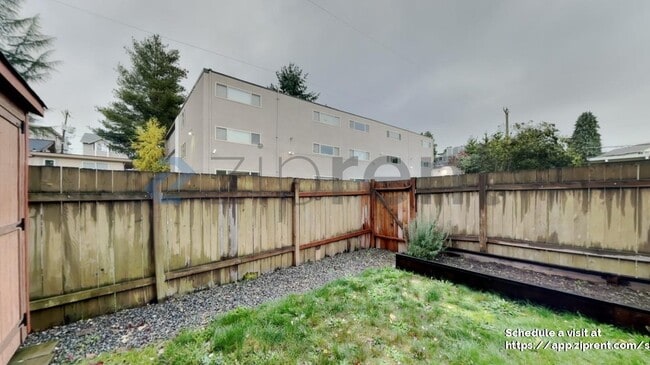 Building Photo - 12047 33rd Ave NE