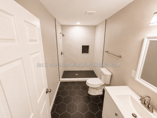 Building Photo - 8105 Bonner Dr