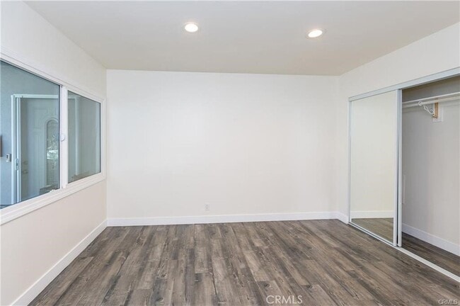 Building Photo - 716 W Glenoaks Blvd