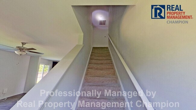 Building Photo - Spacious Home w/Open Living, Fireplace, Fenced Yard & Solar Panels