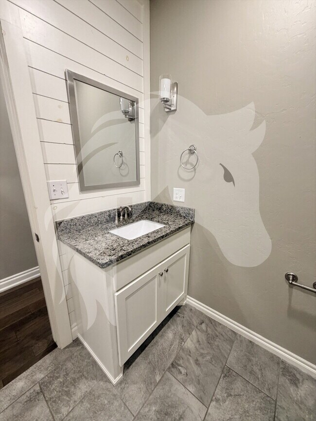 Building Photo - "Stunning 4-Bed Gem with Granite Touch & C...