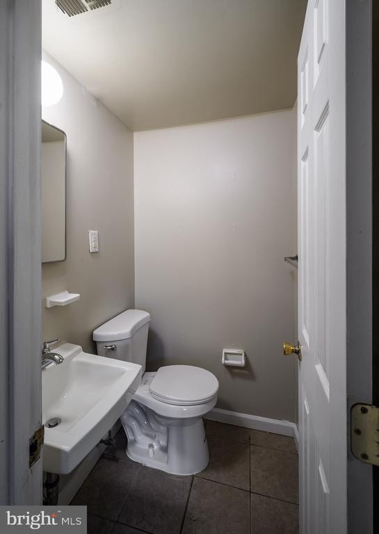 Building Photo - 7147 Donnell Pl