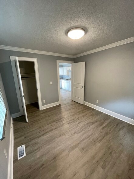 Building Photo - 774 Shull St
