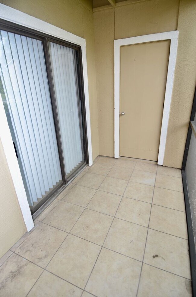 Building Photo - One bedroom one bathroom condo in Palmer Ranch