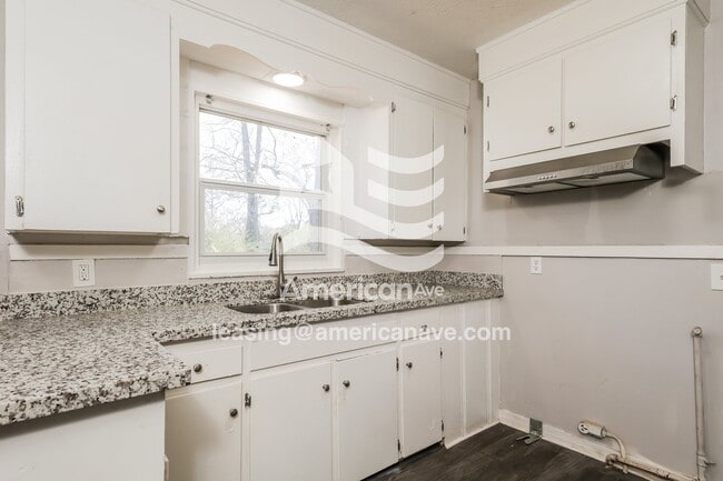 Building Photo - 2556 Paden St
