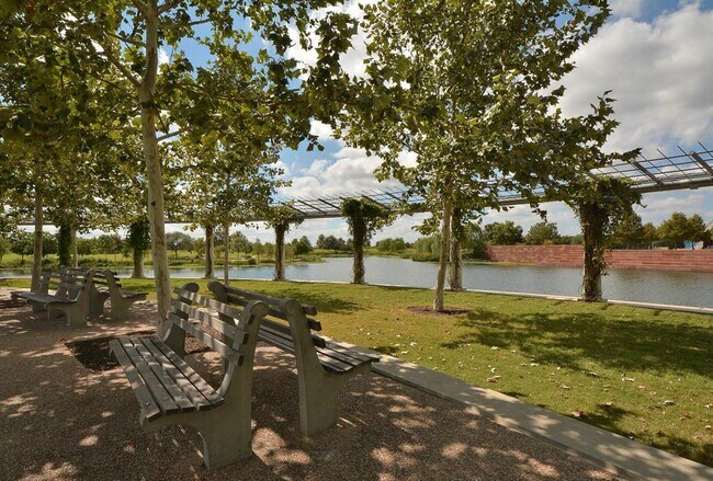 Building Photo - 1600 Ashberry Dr
