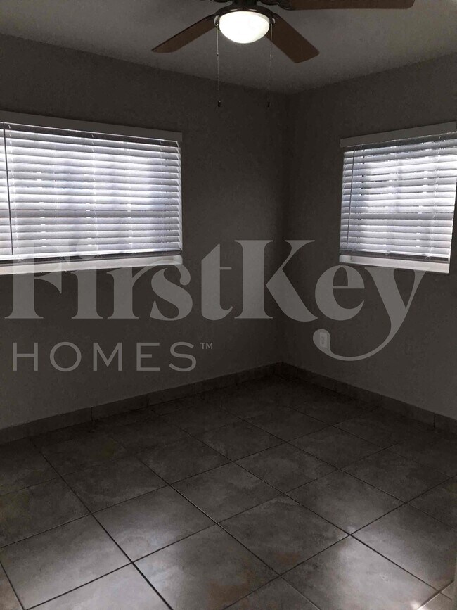 Building Photo - 240 N 69th Way