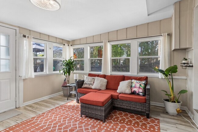 Building Photo - 407 Greenfield Rd