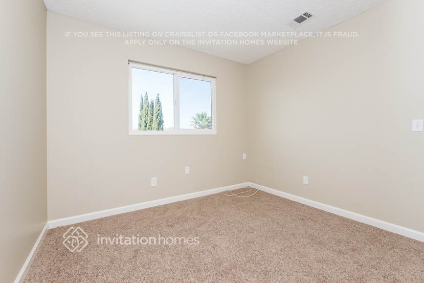 Building Photo - 560 E Wigeon Way