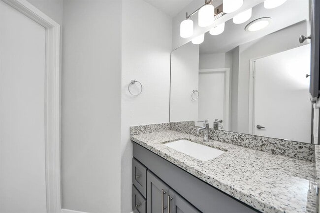 Building Photo - 12407 Meadow Ridge Dr