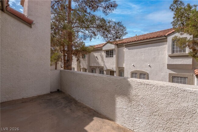 Building Photo - 356 Seine Way