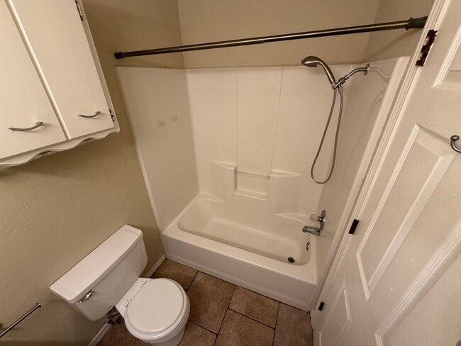 Building Photo - 732 Foster Ln