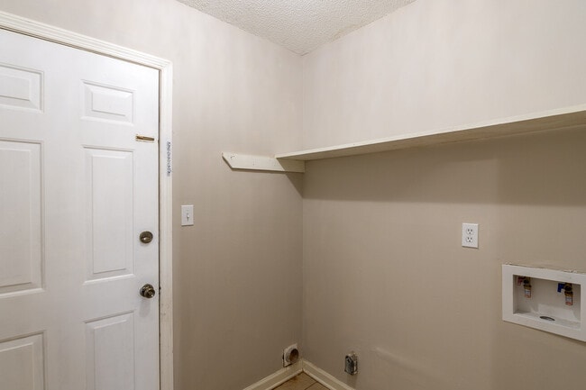 Building Photo - 424 Evans Mill Dr