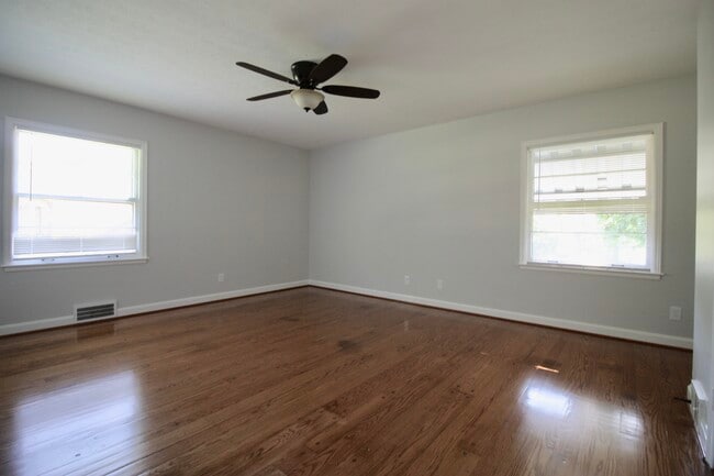 Building Photo - 203 Dorsey Way