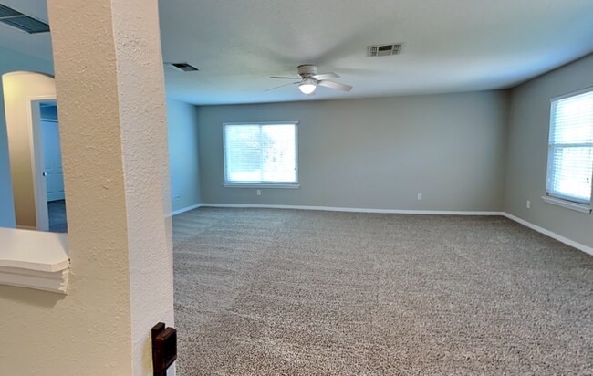 Building Photo - 906 Summit Ash Ct