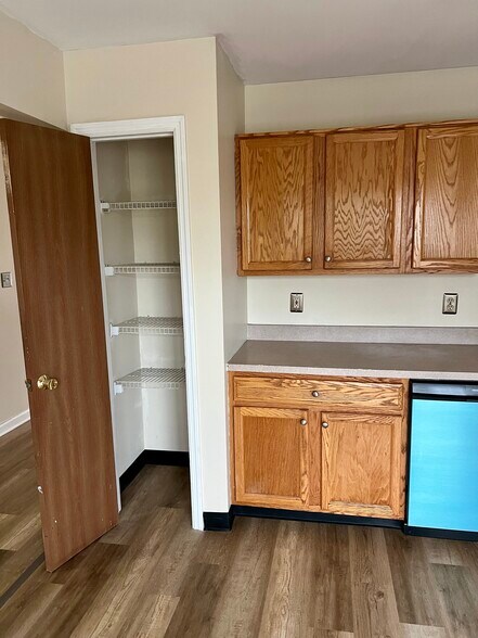 Pantry - 2627 Chestnut Ln