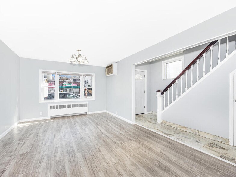 Building Photo - 555 Kimball Ave