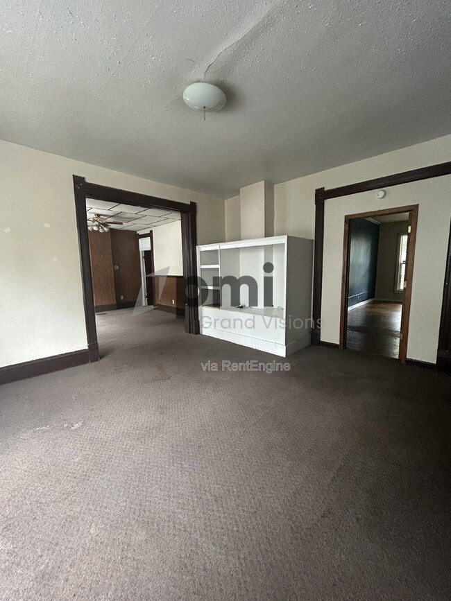 Building Photo - 1105 6th St