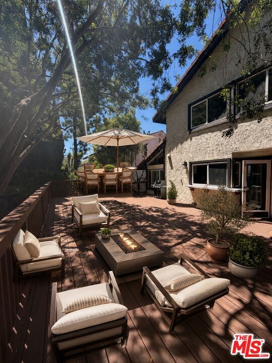 Building Photo - 2880 Woodwardia Dr