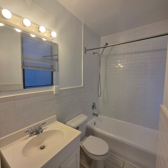 Building Photo - 1324 Locust St