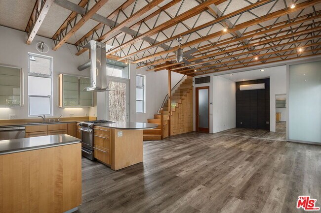 Building Photo - 621 San Juan Ave