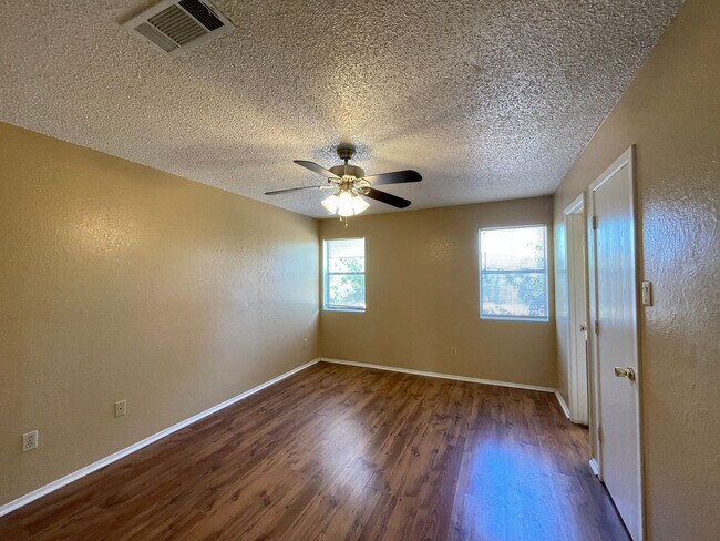 Building Photo - 2806 Derby Dr