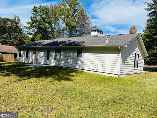 Building Photo - 28 Sandstone Dr