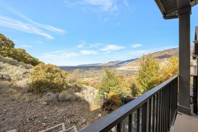 Building Photo - SPECTACULAR VIEWS, MIL APT, BRAND NEW MOUN...