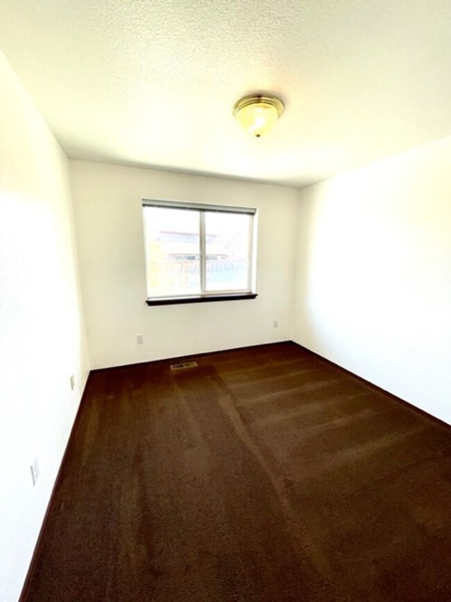 Building Photo - Single level 3 bedroom home near the Old M...