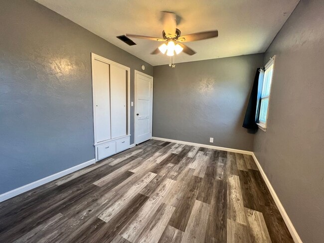 Building Photo - Madera home for rent- corner lot with solar