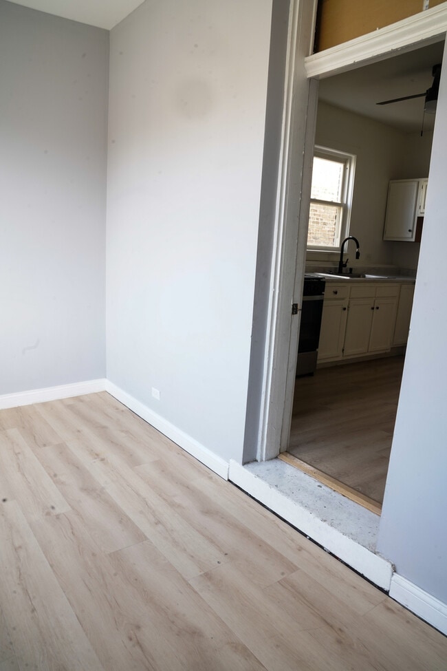 Building Photo - 154 N Lamon Ave