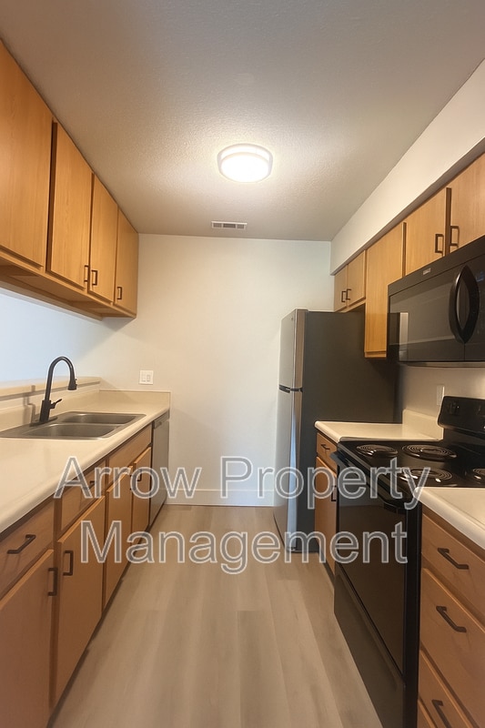 Primary Photo - 2384 N 44th St