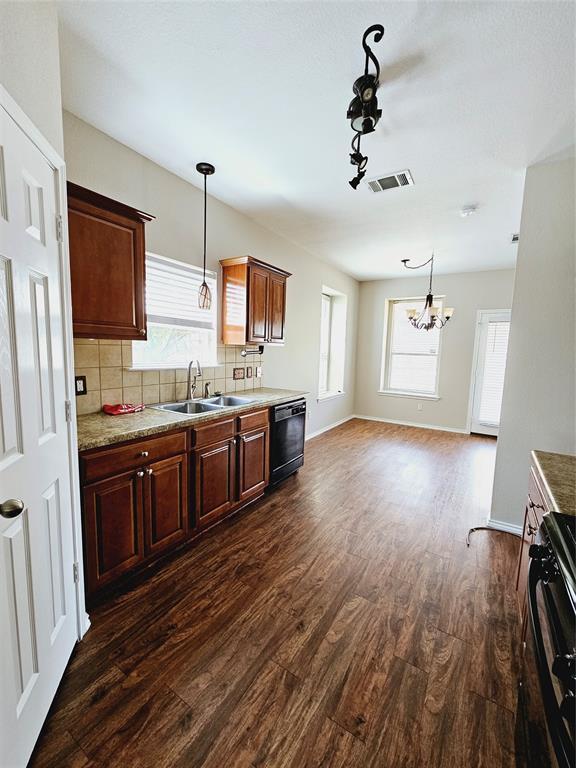 Building Photo - 789 Covent Dr