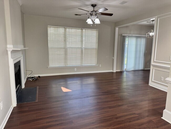 Building Photo - Beautiful, Spacious 3 bedroom home with bonus and fenced yard.
