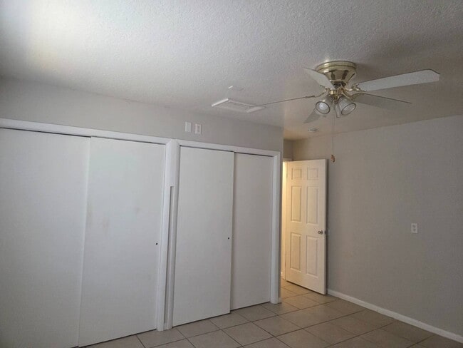 Building Photo - 208 Mirador Dr