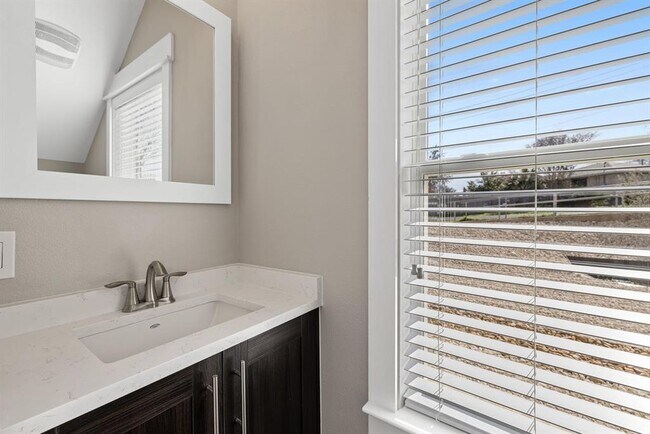 Building Photo - 1706 Cedar Bend Dr