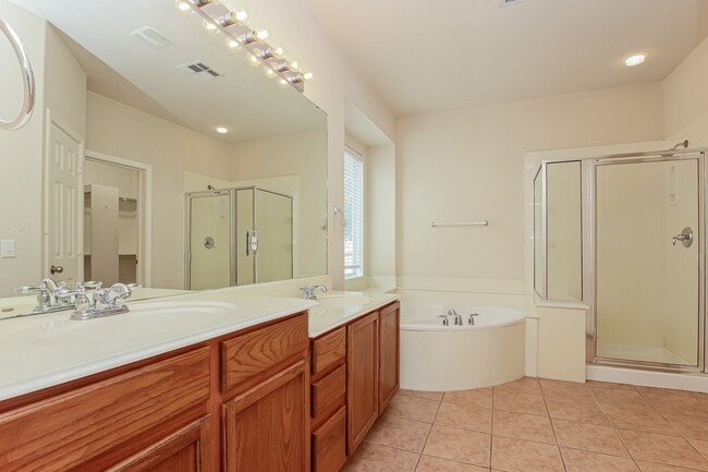 Building Photo - Immaculate Cedar Park home