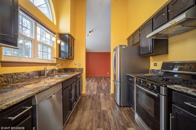 Building Photo - 350 W Happfield Dr