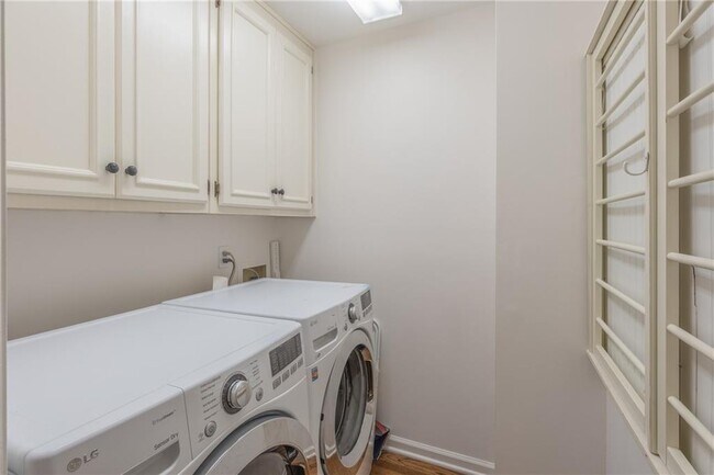 Building Photo - 530 Saddlebrook Dr