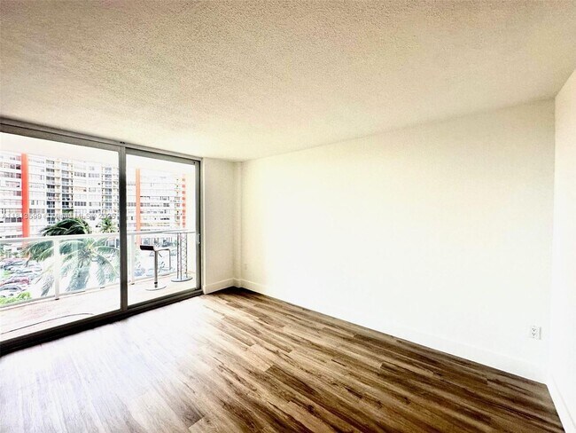 Building Photo - 1301 NE Miami Gardens Dr