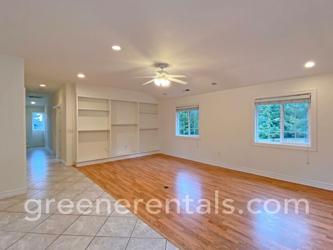 Building Photo - Large 2BR 1.75BA ADU in Beautiful Gated Co...