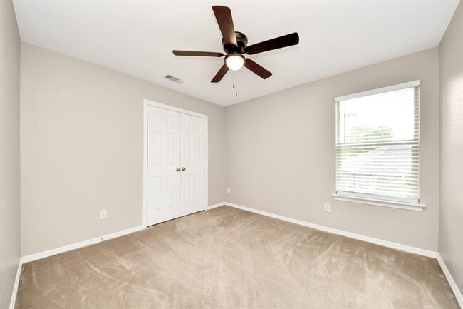 Building Photo - 8522 Sports Haven Dr