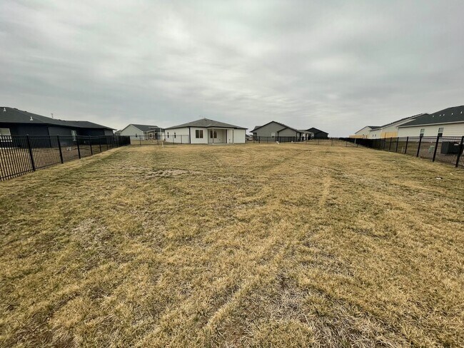 Building Photo - Nearly New 3 Bed 2 Bath Home in Goddard Schools – Trails End